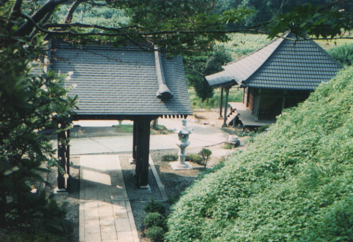 平成二年（1990年） 三十六世玉光智龍大和尚代再建。
お駒堂
享保年間（1730年代）建立。